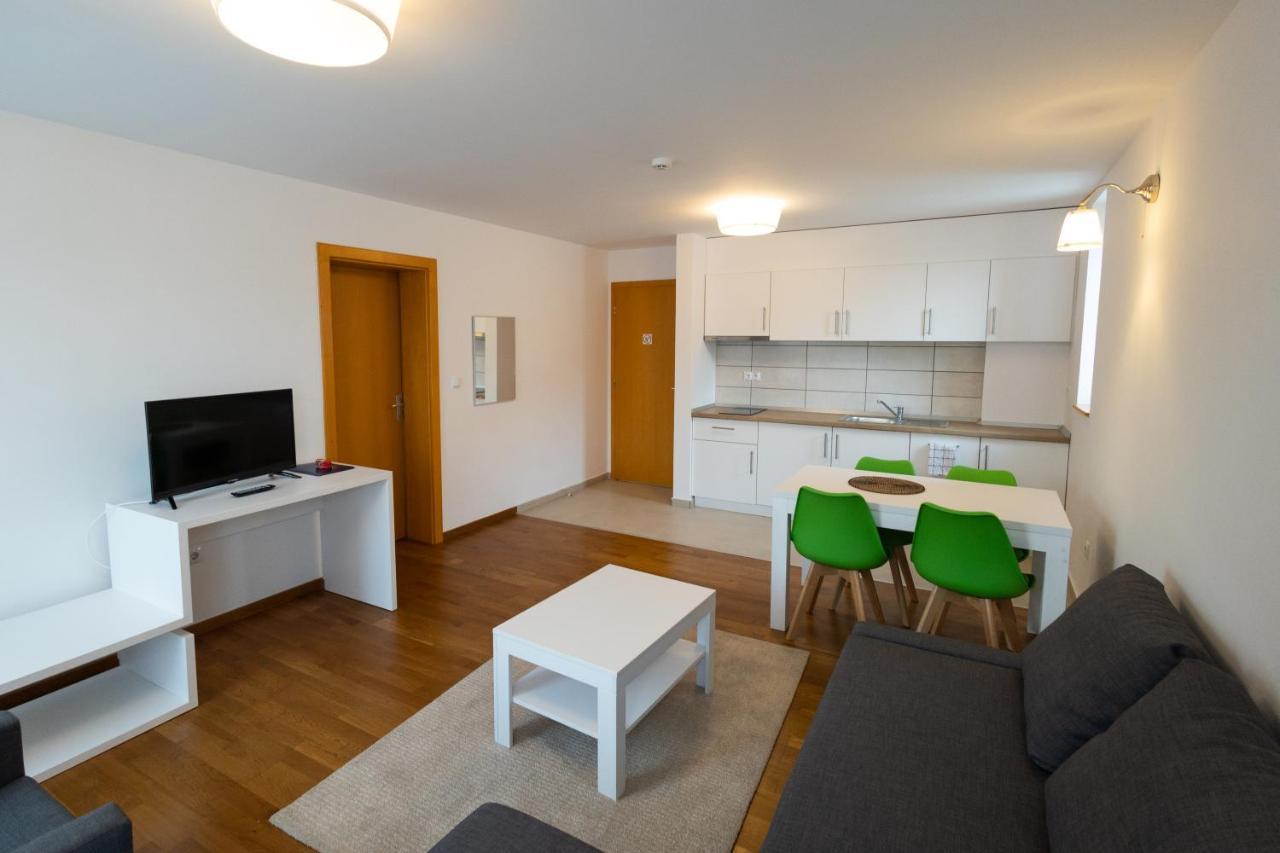 Merkur Apartments - Self Check-In Меркуря-Чук Экстерьер фото